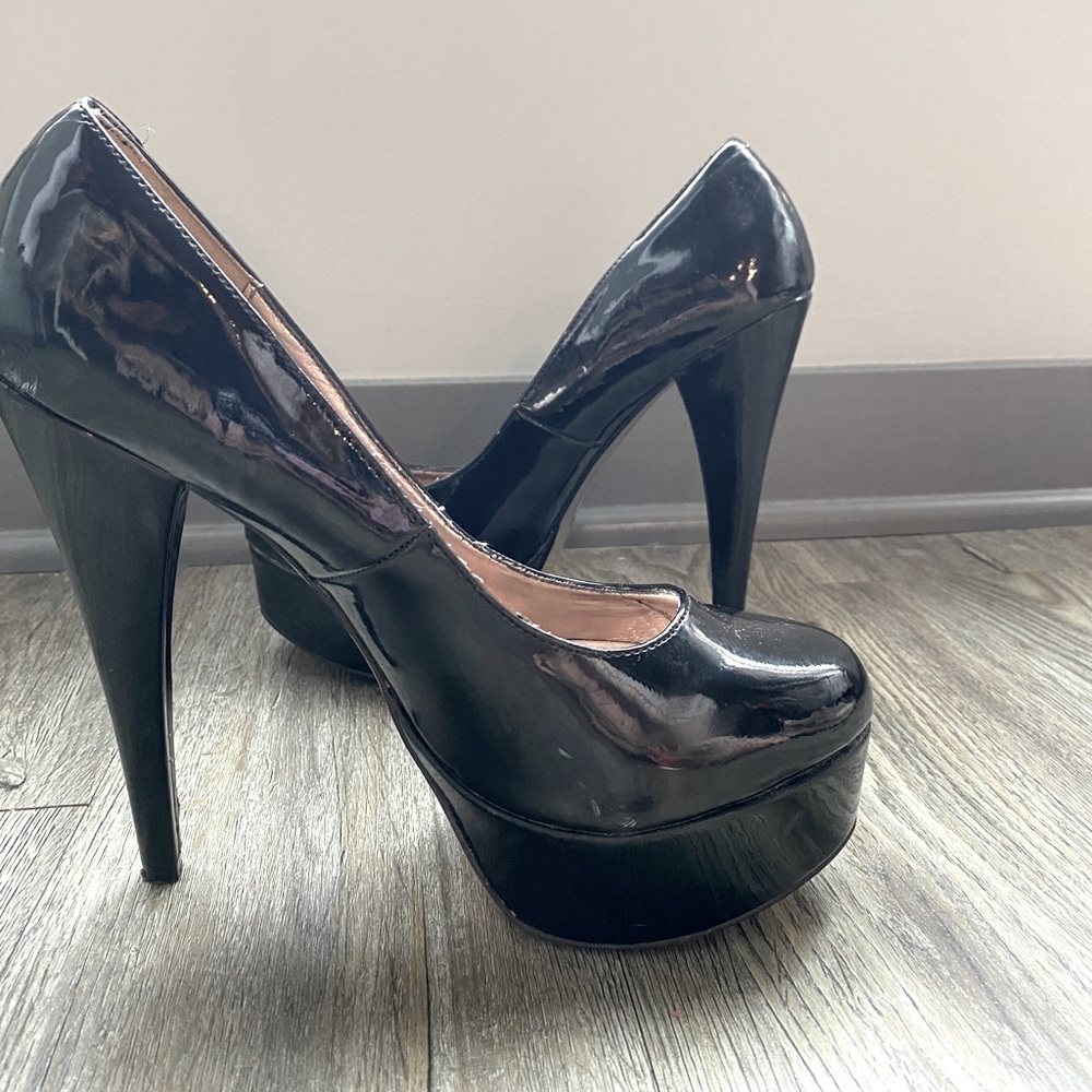 Steve Madden black pumps
